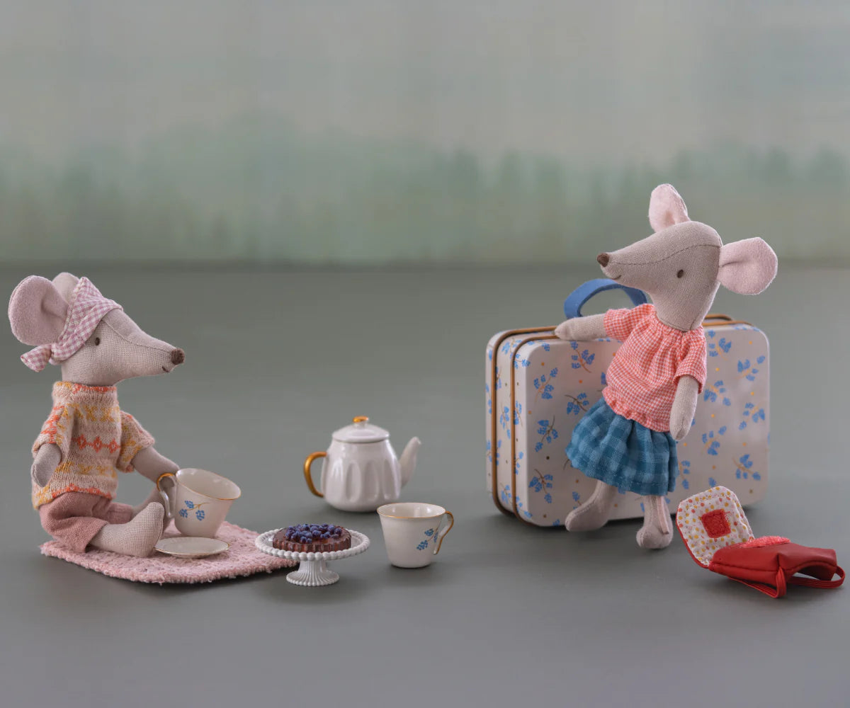 Maileg | Afternoon Treat - Mouse | Blue Madelaine
