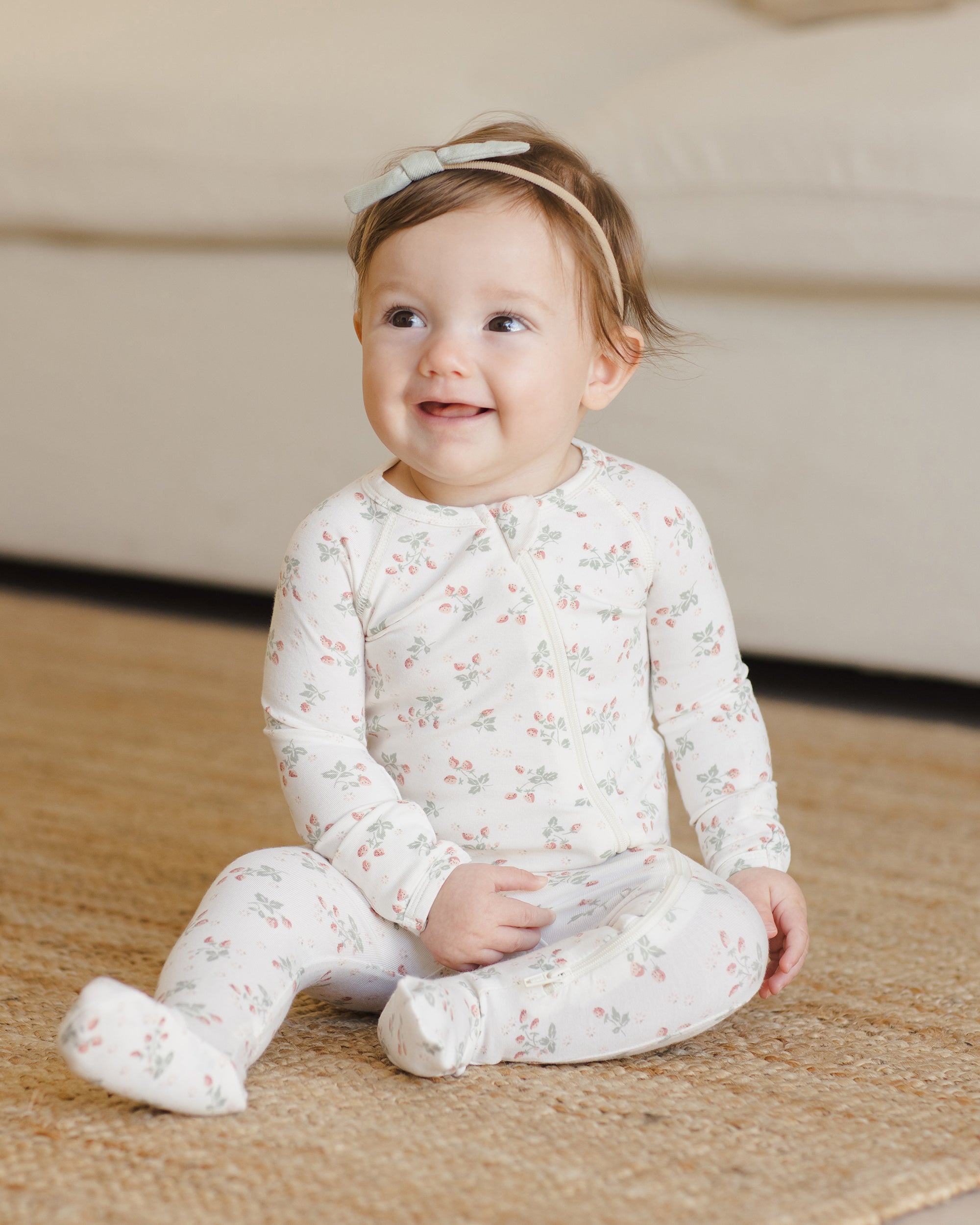 QM | SS25 D2 | Bamboo Zip Footie | Strawberries