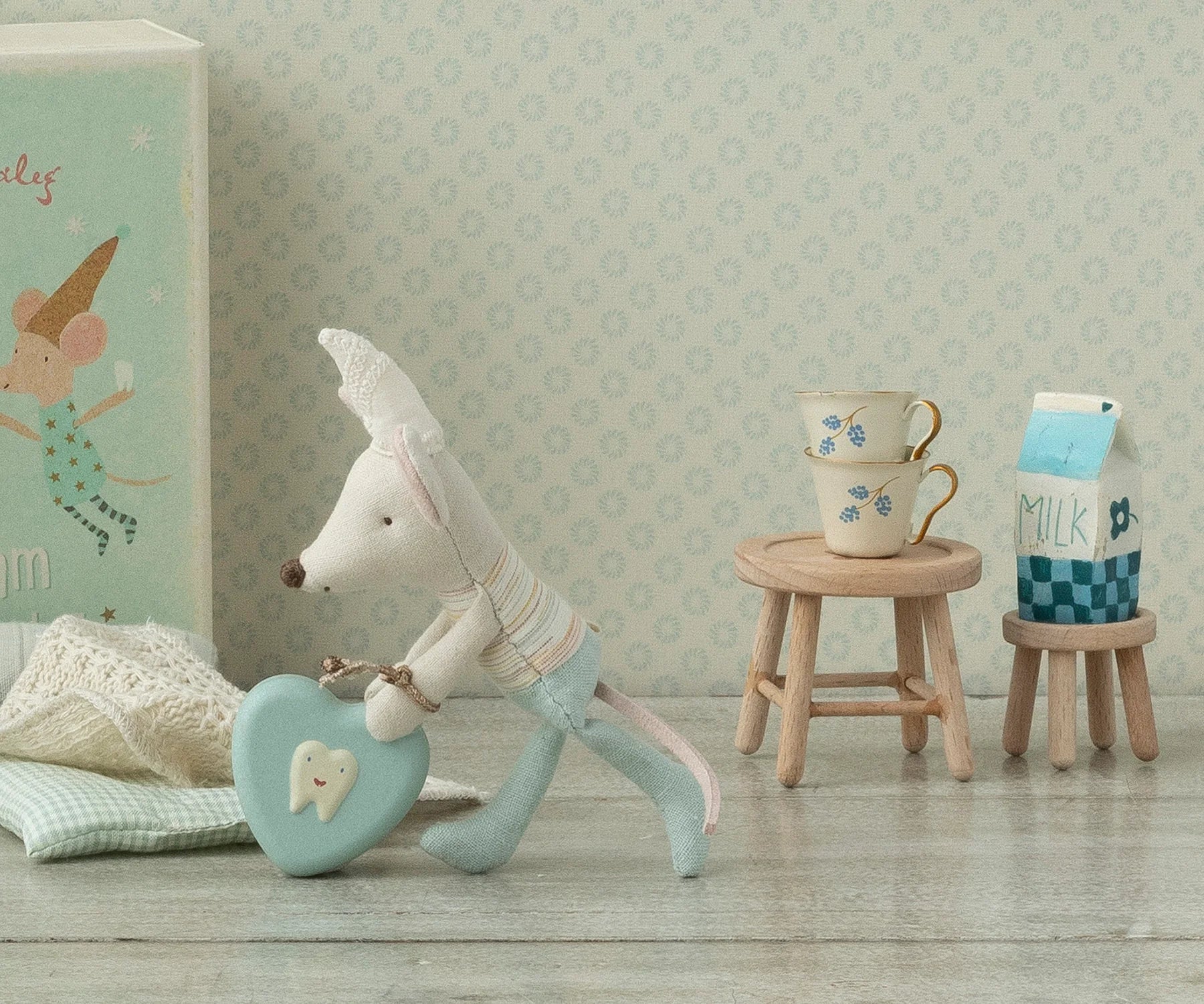 Table & Stool Set - Mouse