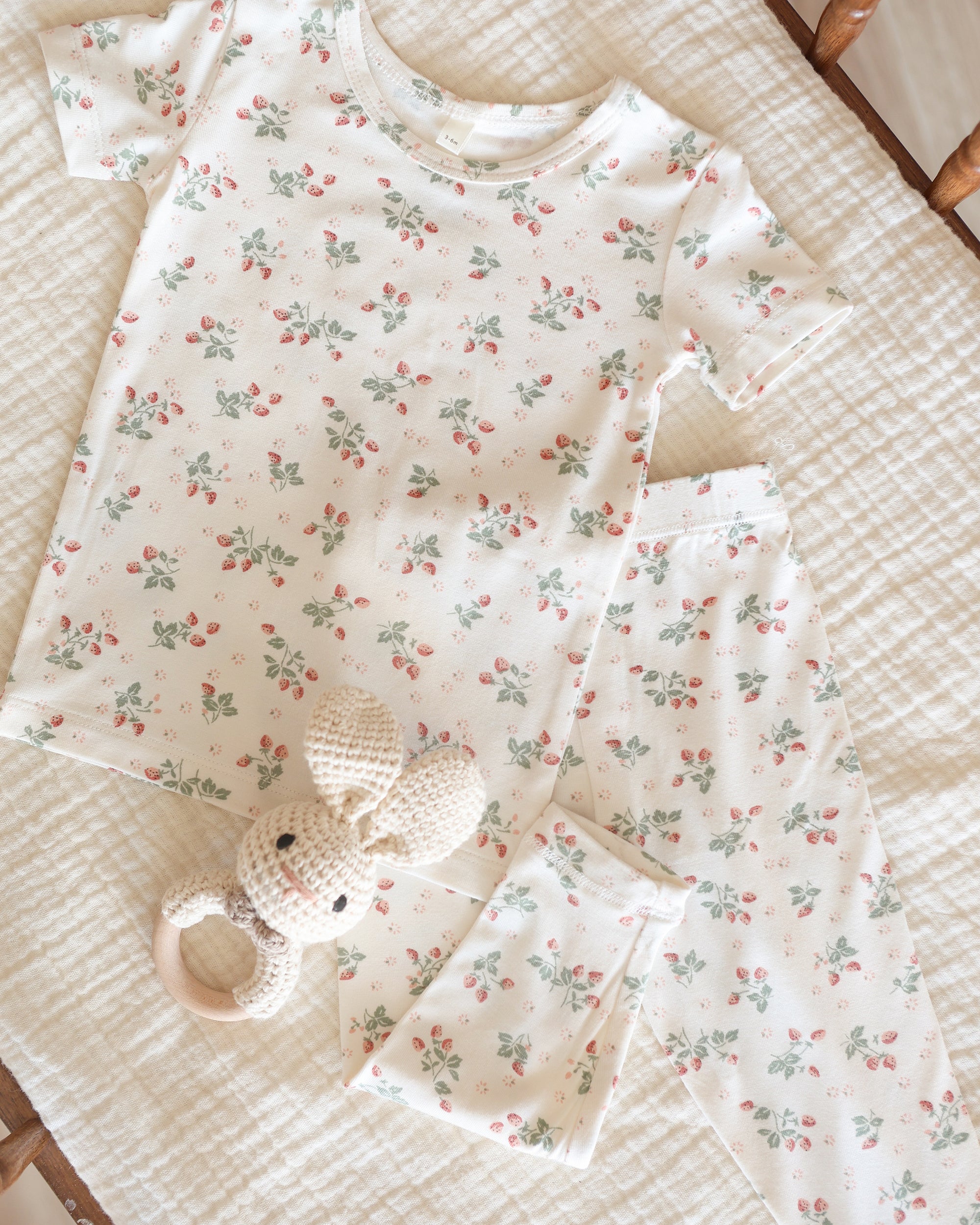 QM | SS25 | Bamboo Short Sleeve Pajama Set | Strawberries 