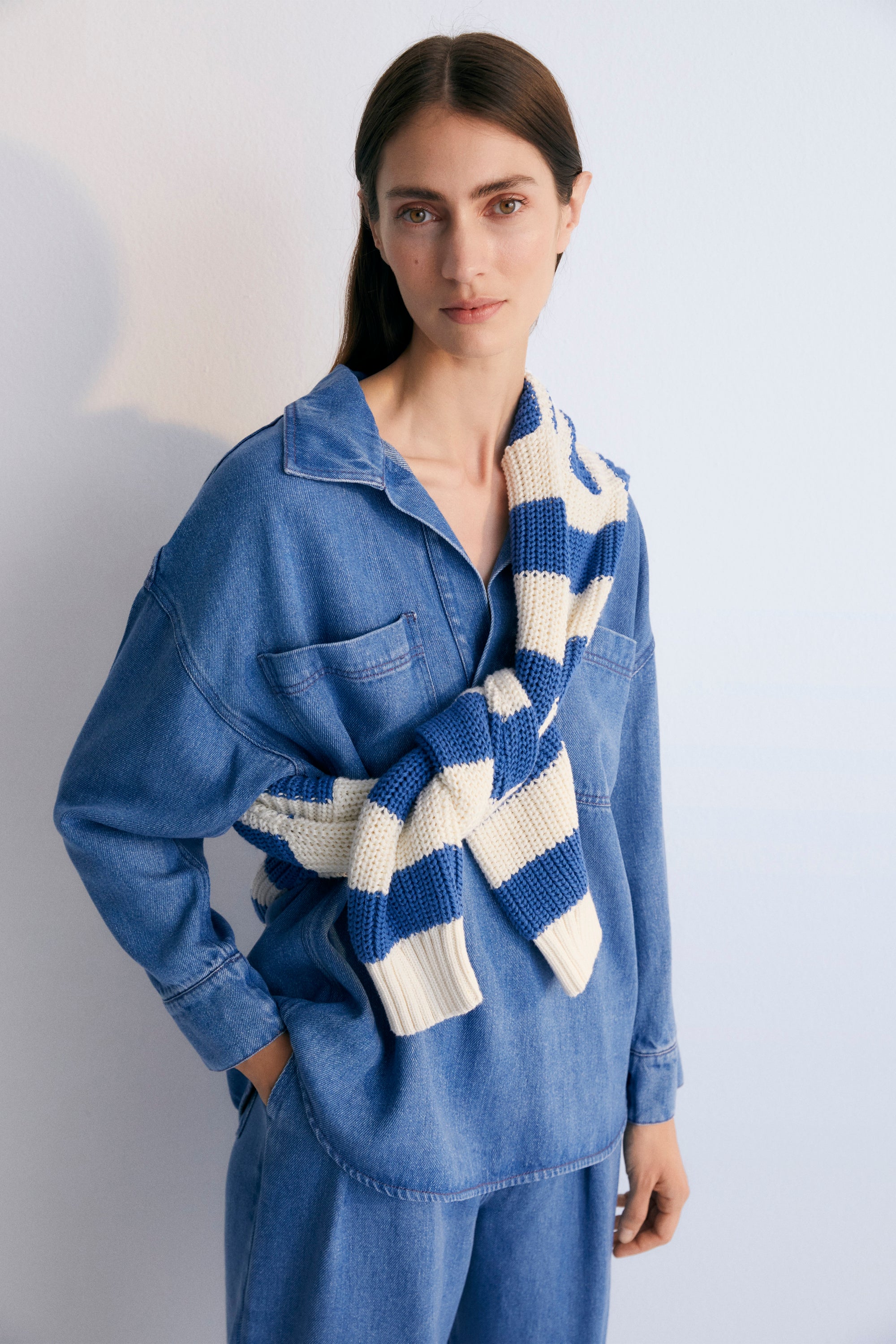 TheNewSociety-SS25-WomanLetoJumper-Cobalto