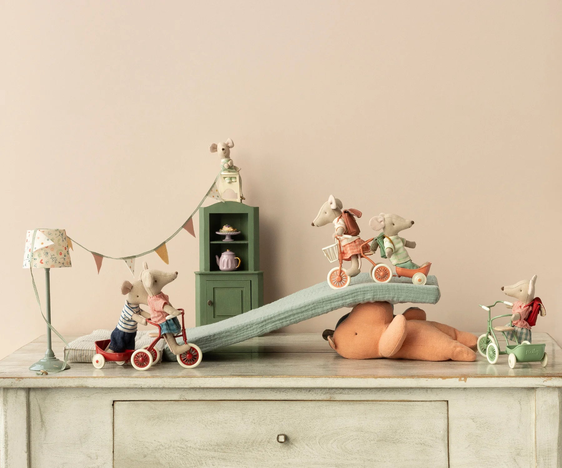 Tricycle Hanger - Mouse | Coral
