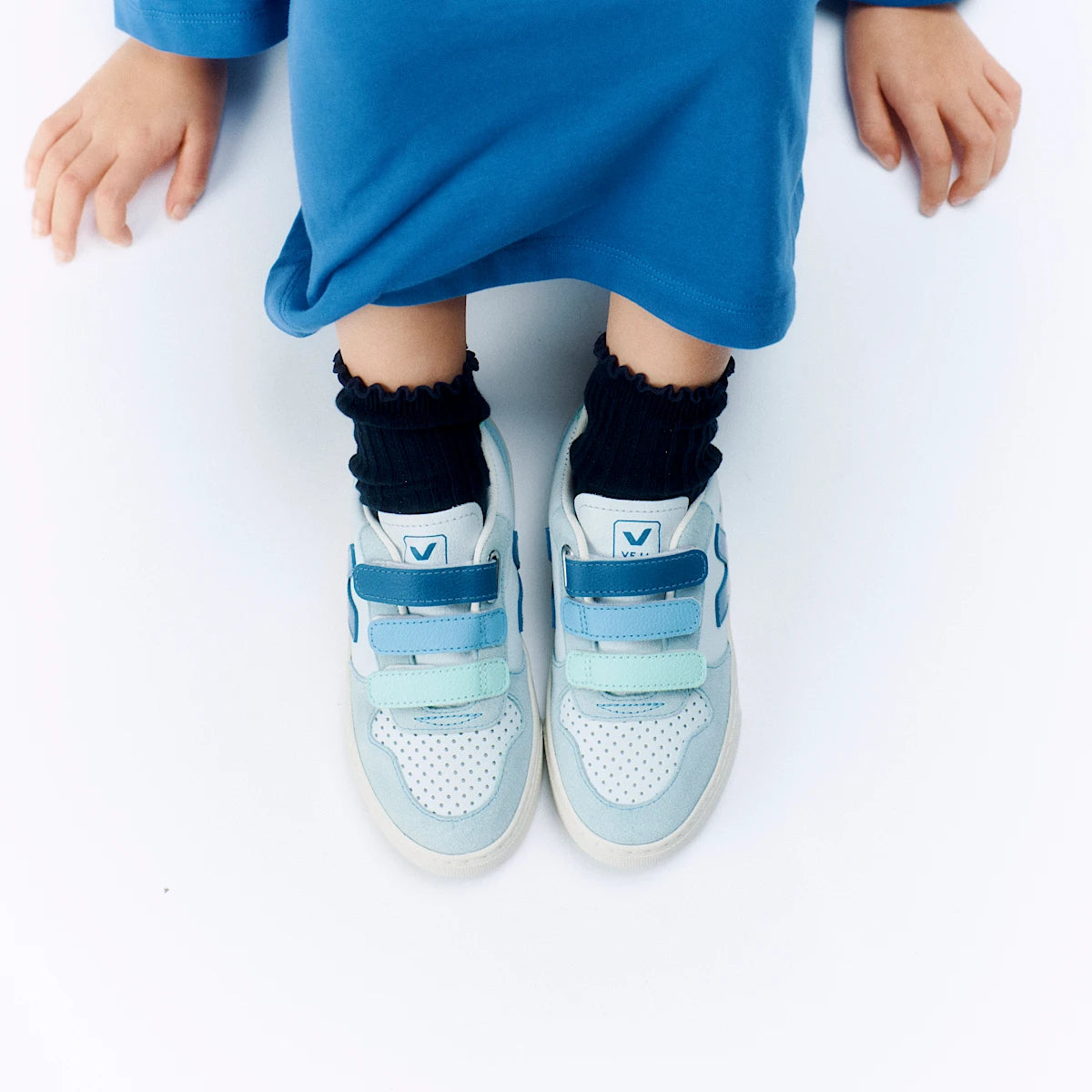 Veja | SS25 | V-10 Leather Multico | Indigo 