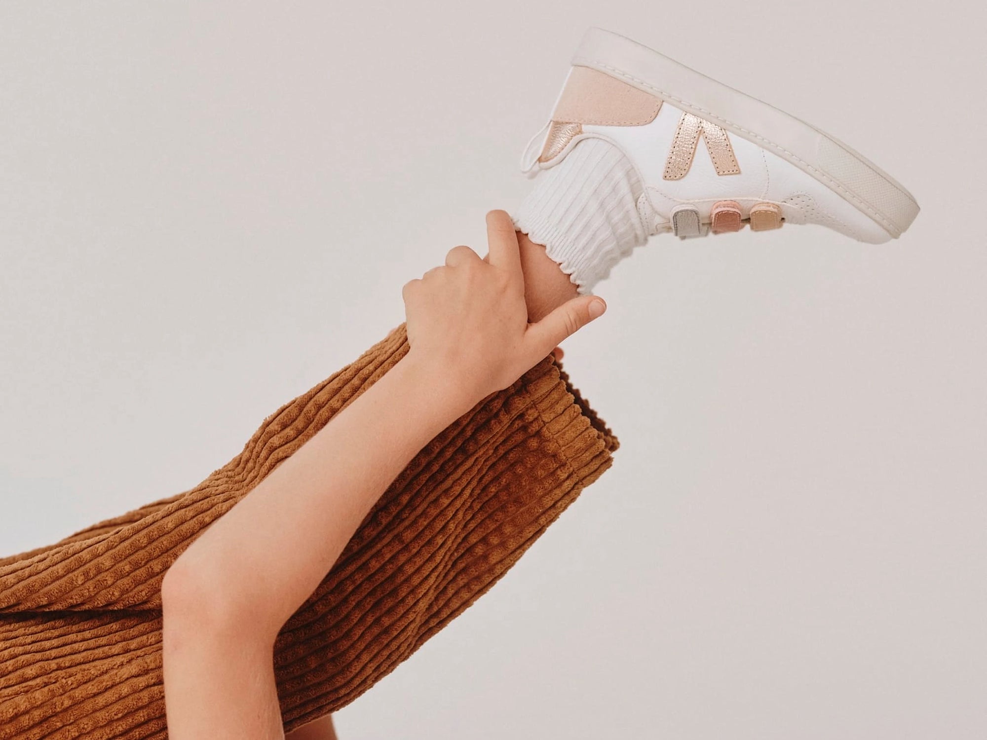 Veja | SS25 | V-10 Leather Multico | White Shiny 